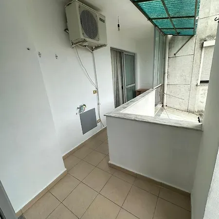 Cozy In The Center Appartamento Shkodër