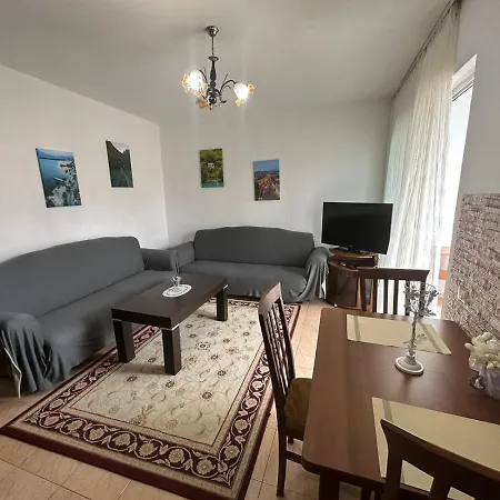 Cozy In The City Center Apartment Shkoder